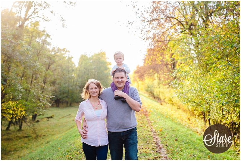 Familienbilder am Fluss